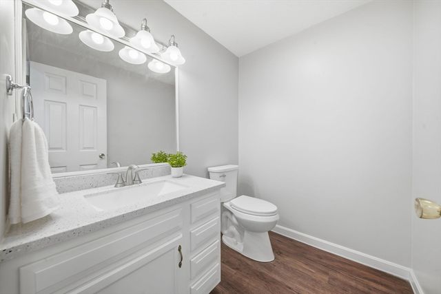 27 Stonegate Rd 27, Chelmsford, MA 01824
