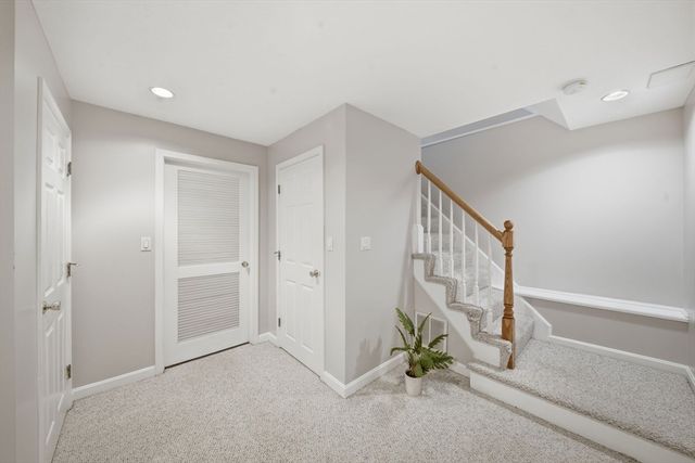 27 Stonegate Rd 27, Chelmsford, MA 01824