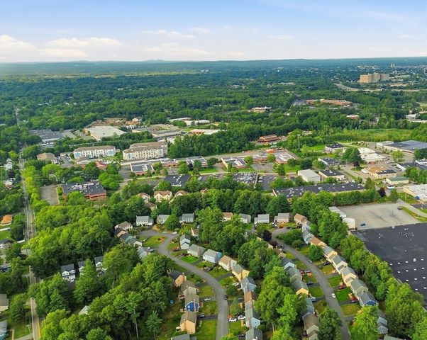 27 Stonegate Rd 27, Chelmsford, MA 01824