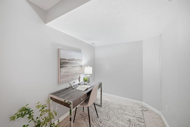 27 Stonegate Rd 27, Chelmsford, MA 01824
