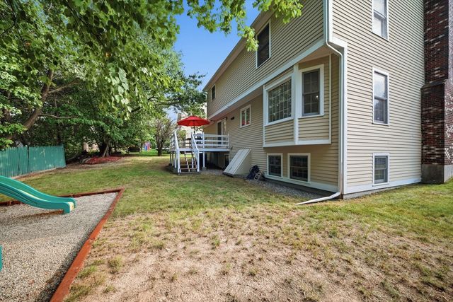 27 Stonegate Rd 27, Chelmsford, MA 01824
