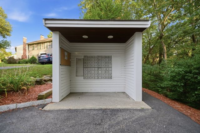 27 Stonegate Rd 27, Chelmsford, MA 01824