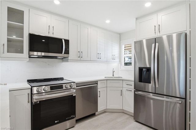 9 High Point CIR N 108, Naples, FL 34103