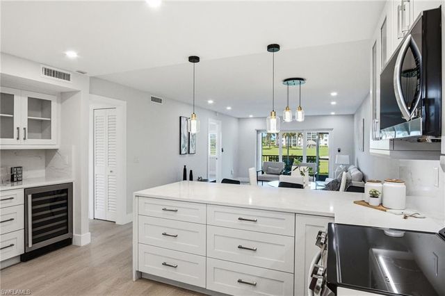 9 High Point CIR N 108, Naples, FL 34103