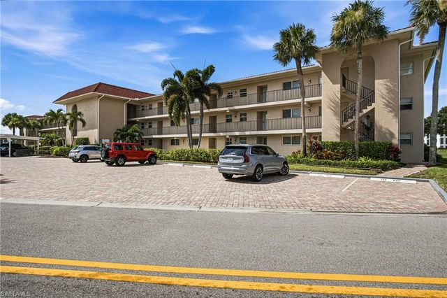 9 High Point CIR N 108, Naples, FL 34103