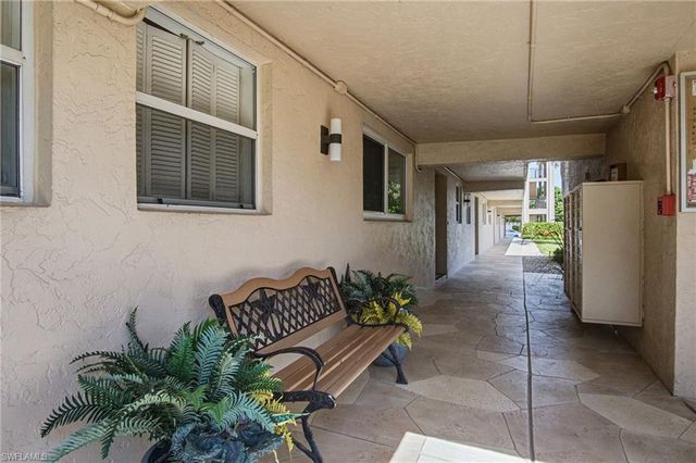 9 High Point CIR N 108, Naples, FL 34103