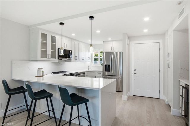 9 High Point CIR N 108, Naples, FL 34103