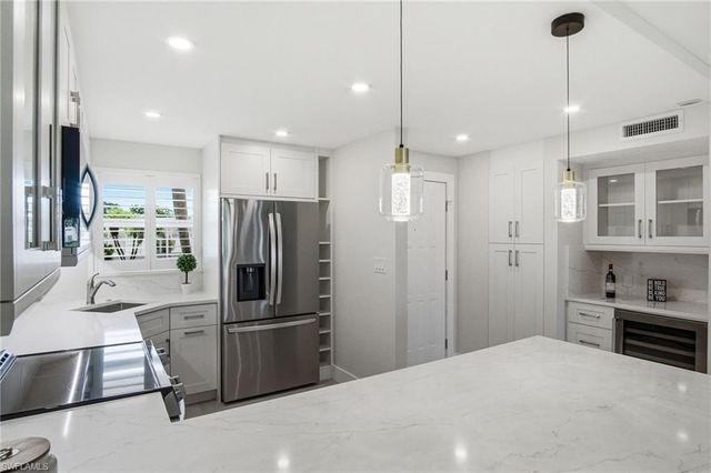 9 High Point CIR N 108, Naples, FL 34103