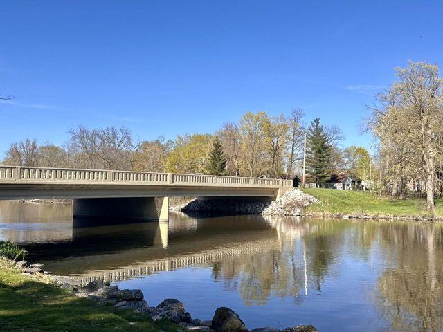 403 TRAIL OF PINES LANE #405, Burlington, WI 53105