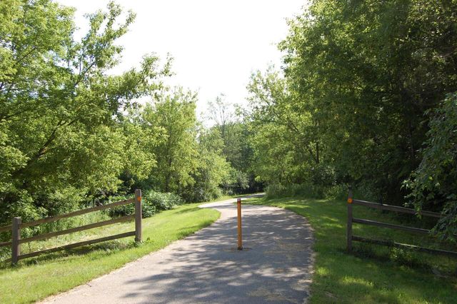 403 TRAIL OF PINES LANE #405, Burlington, WI 53105