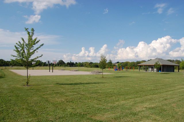 403 TRAIL OF PINES LANE #405, Burlington, WI 53105