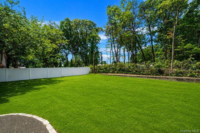 300 Browns Road, Nesconset, NY 11767