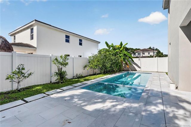 7102 Rockwood Road, Jupiter, FL 33458
