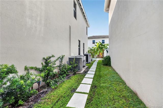 7102 Rockwood Road, Jupiter, FL 33458