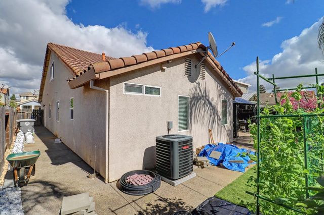 10056 Wexted Way, Elk Grove, CA 95757