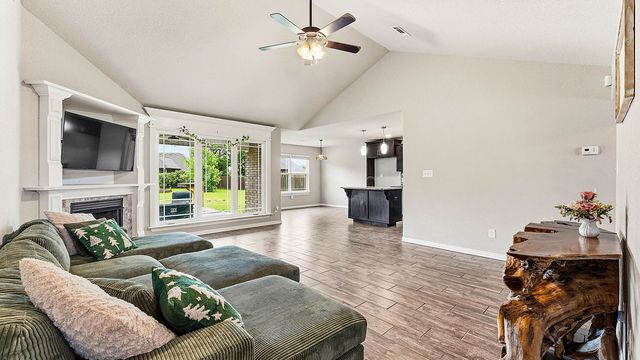 202 Adams Street, Pea Ridge, AR 72751