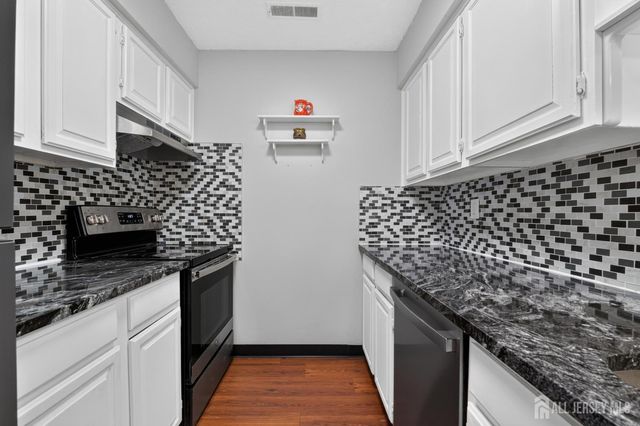 5208 Ravens Crest Drive, Plainsboro, NJ 08536