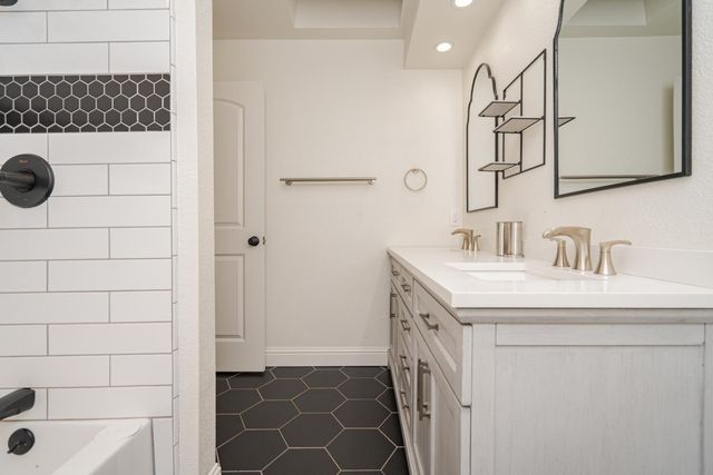 6990 Auburn Folsom Rd, Granite Bay, CA 95746