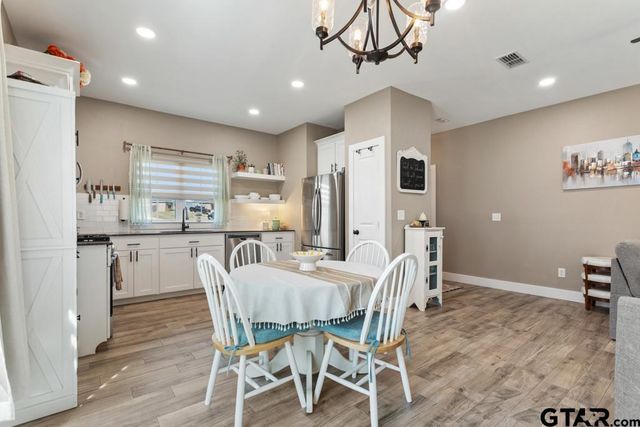 17110 Crossing Circle, Lindale, TX 75771