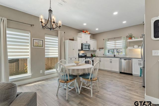 17110 Crossing Circle, Lindale, TX 75771