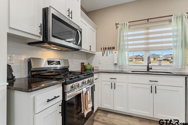 17110 Crossing Circle, Lindale, TX 75771