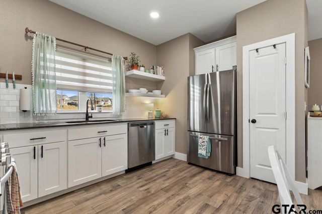 17110 Crossing Circle, Lindale, TX 75771