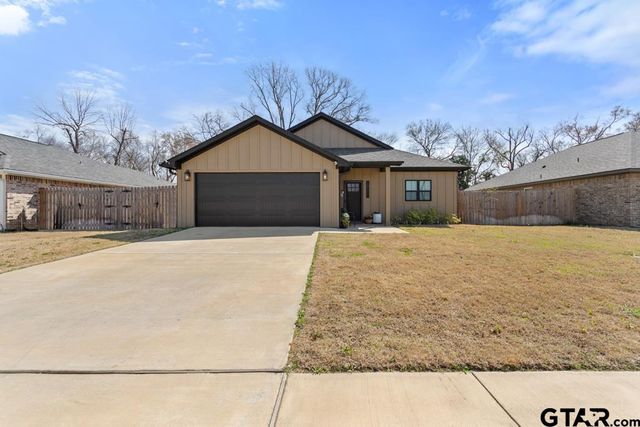 17110 Crossing Circle, Lindale, TX 75771