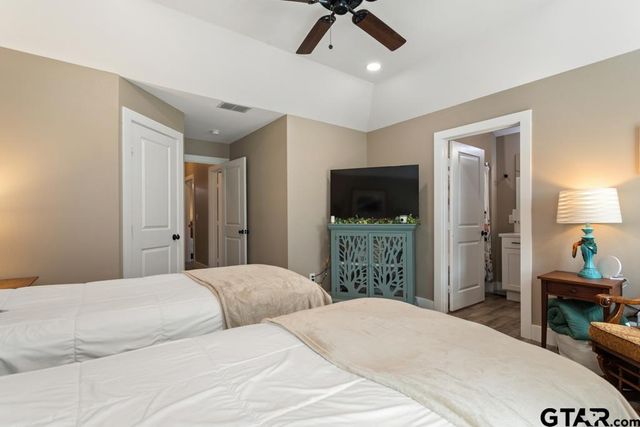 17110 Crossing Circle, Lindale, TX 75771