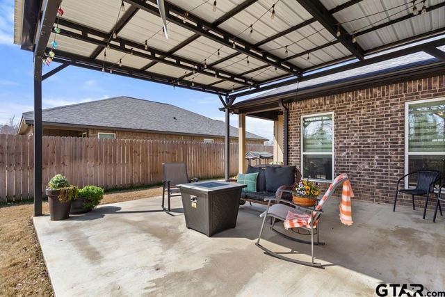 17110 Crossing Circle, Lindale, TX 75771