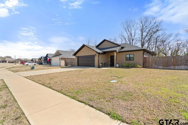 17110 Crossing Circle, Lindale, TX 75771