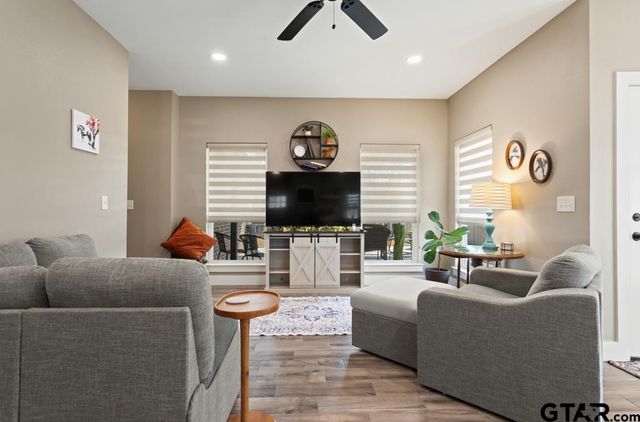 17110 Crossing Circle, Lindale, TX 75771