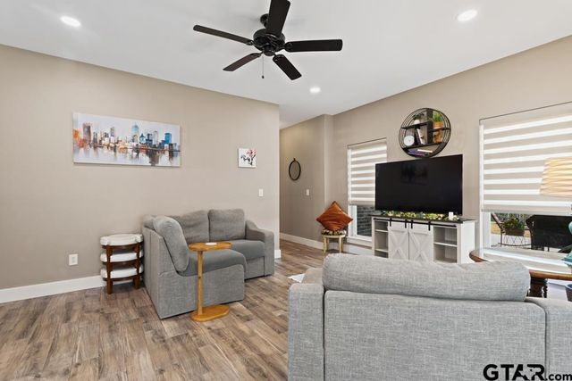 17110 Crossing Circle, Lindale, TX 75771