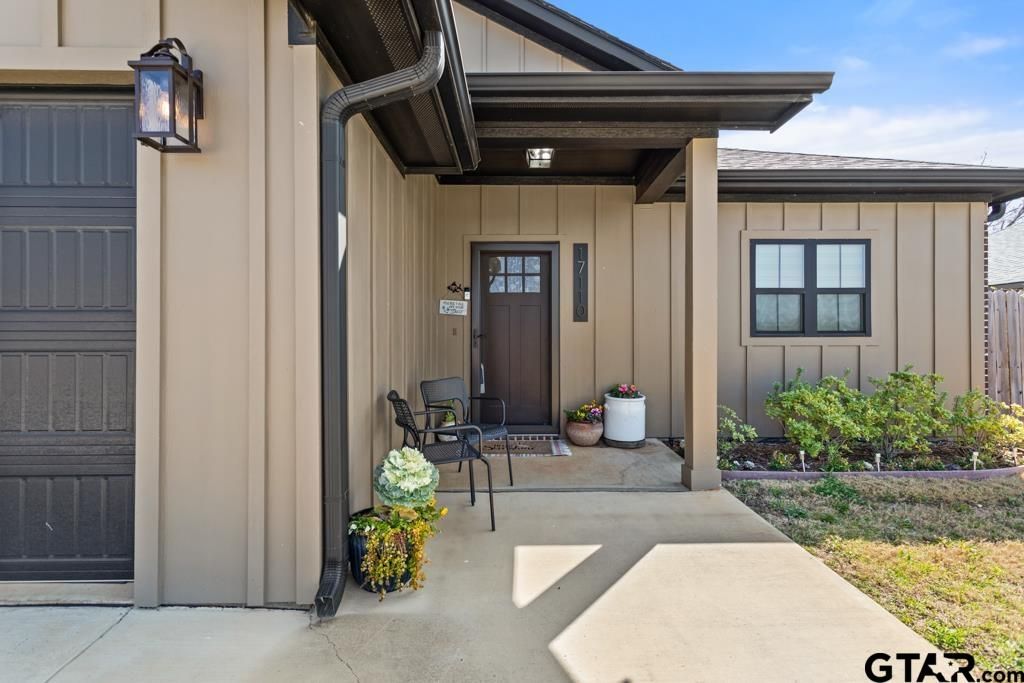 17110 Crossing Circle, Lindale, TX 75771