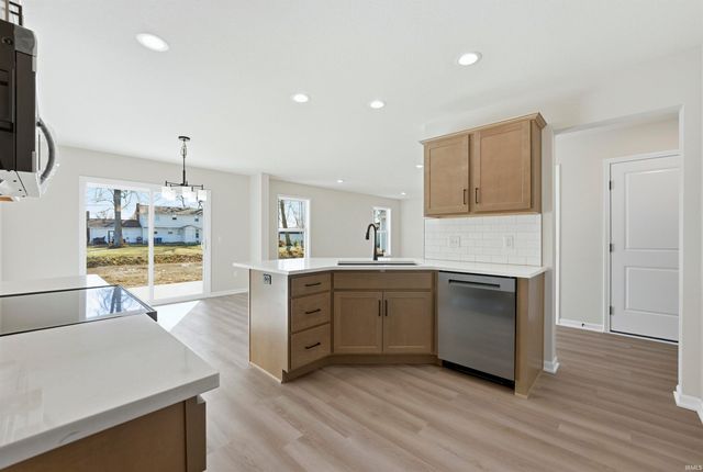 10390 Silver Rock Chase, New Haven, IN 46774