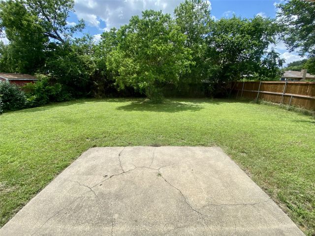 7513 Meadowbrook Drive, Watauga, TX 76148