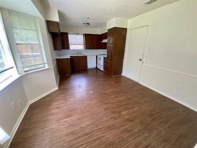 7513 Meadowbrook Drive, Watauga, TX 76148