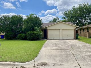 7513 Meadowbrook Drive, Watauga, TX 76148