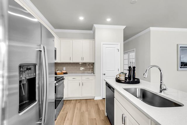 1110 Hainer Place Dr, Conway, SC 29526