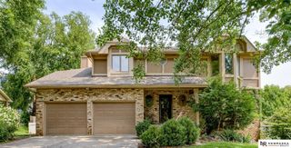 812 Oak Ridge Road, Papillion, NE 68046