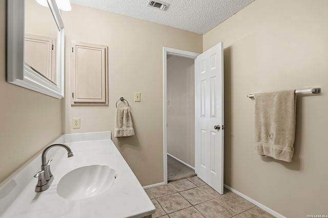 7143 Shadow Run, San Antonio, TX 78250