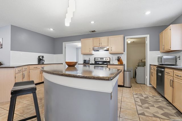 7143 Shadow Run, San Antonio, TX 78250