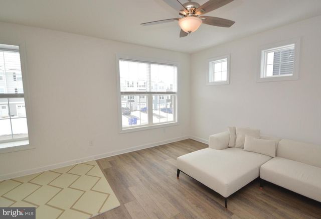 320 AVON DR, Red Lion, PA 17356