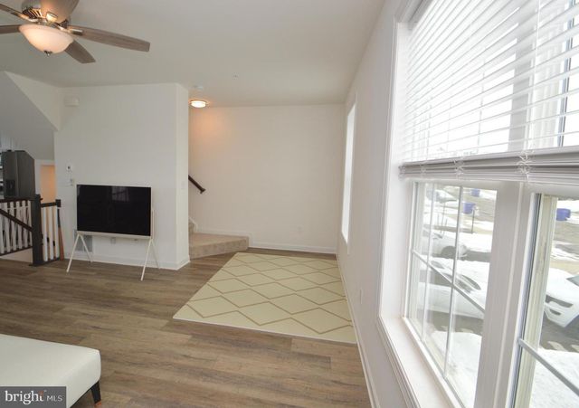 320 AVON DR, Red Lion, PA 17356