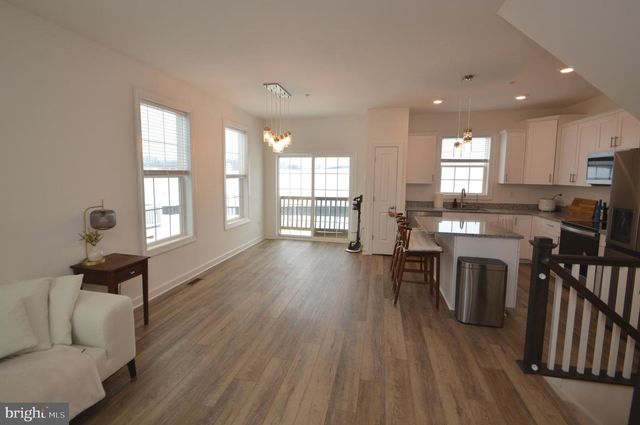 320 AVON DR, Red Lion, PA 17356