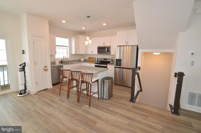 320 AVON DR, Red Lion, PA 17356