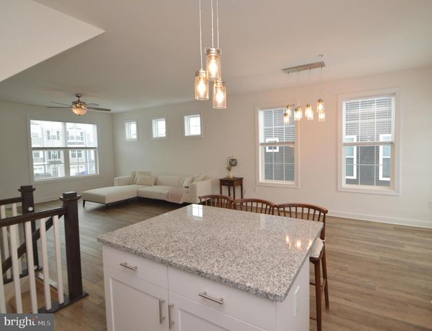 320 AVON DR, Red Lion, PA 17356