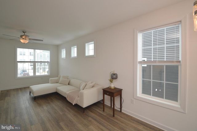 320 AVON DR, Red Lion, PA 17356