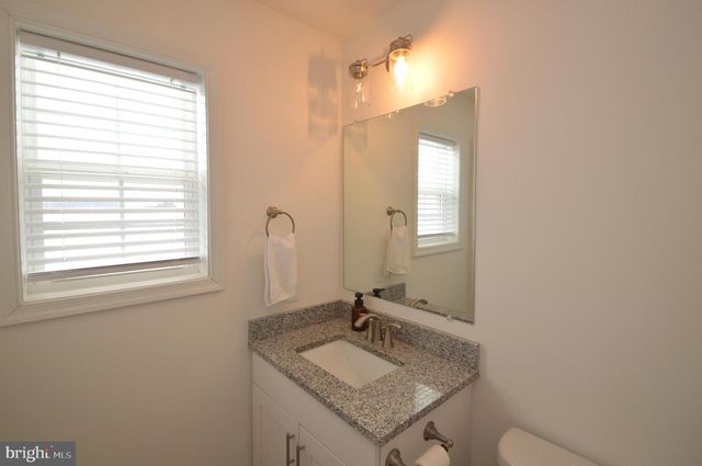 320 AVON DR, Red Lion, PA 17356