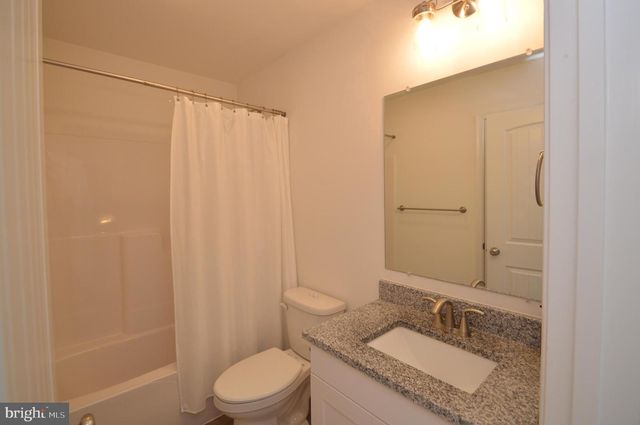 320 AVON DR, Red Lion, PA 17356