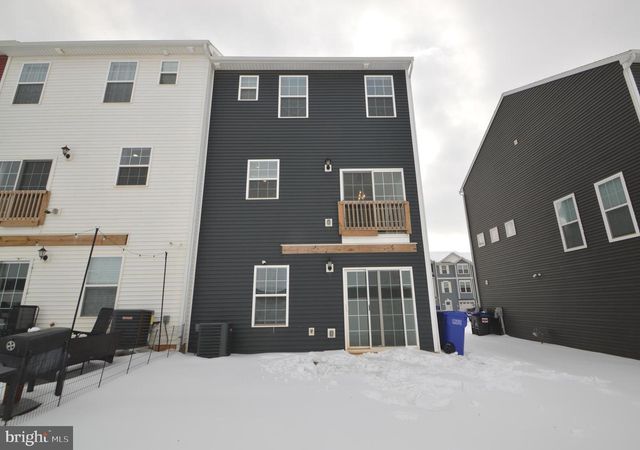 320 AVON DR, Red Lion, PA 17356